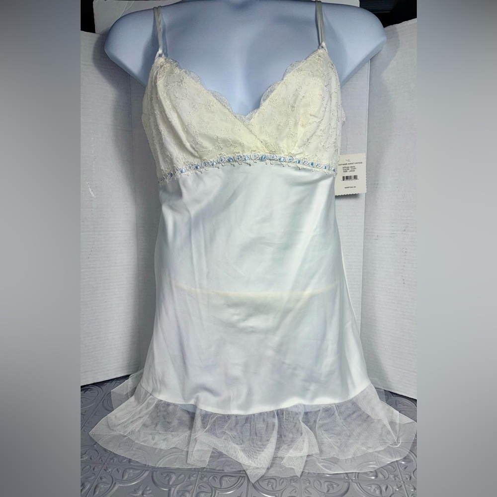 Flora Nikrooz Antique White Lace Chemise Size L and G-String Size XL 2 Piece Set
